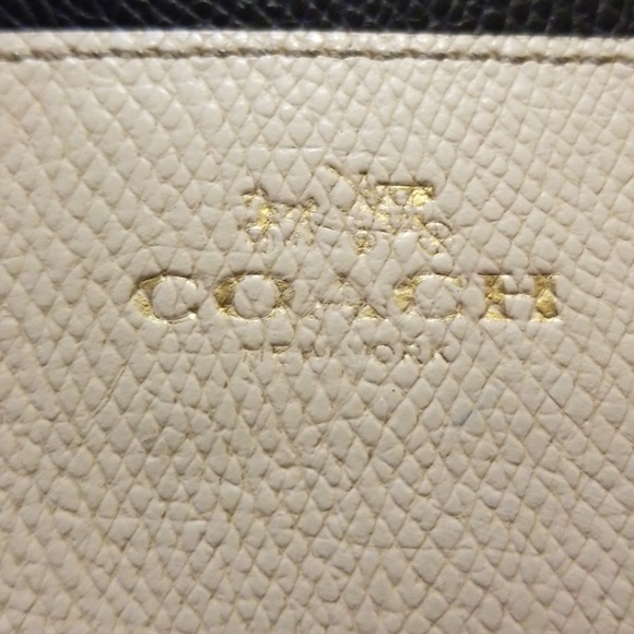 Coach wristlet. - Picture 2 of 4